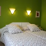 Paris 2*