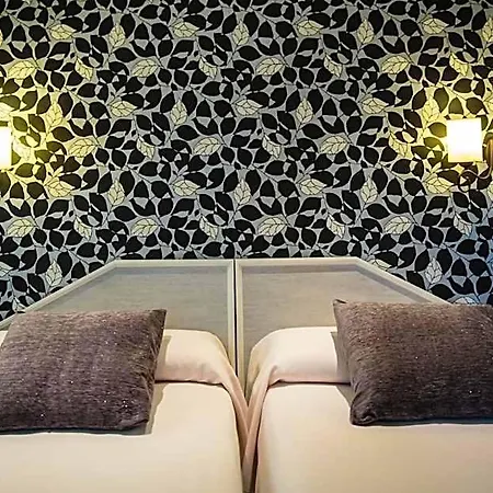 Paris 2* Βαγιαδολίδ